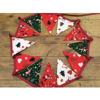 Weihnachts Wimpelkette . 12 Wimpel. Wunderschöne Rentier Stoffe. Rot, Grün Und Creme von Colouflower