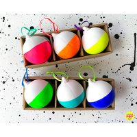 Regenbogen Kugeln 3/6 Pack Weihnachtsbaumschmuck | Bunt Bemalte Helle Neon Weihnachtsverzierung Farbliebhaber Weihnachtsgeschenk von ColourPopPrintShopUK