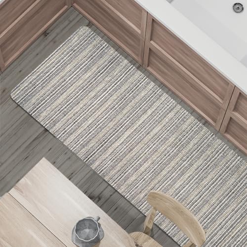 Comart - Küchenteppich Manhattan - Wasserdicht - rutschfest - Schmutzabweisend - Geflochtenes PVC - Teppichläufer mit Metallic-Effekt - für Flur, Küche und Bad - Shine Light Grey - 50 x 240 cm Comart - Küchenteppich Manhattan - Wasserdicht - rutschfest - Schmutzabweisend - Geflochtenes PVC - Teppichläufer mit Metallic-Effekt - für Flur, Küche und Bad - Shine Light Grey - 50 x 240 cm von Comart