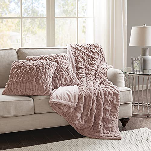 Comfort Spaces Luxuriöses und flauschiges, weiches, gerüschtes Kunstfell-Überwurf-Set mit 2 passenden quadratischen Kissenbezügen, für Sofa, Stuhl, Couch, Wohnzimmer, Home Office, Blush 127 x 152,4 cm von Comfort Spaces