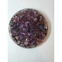 Vintage Mid Century Hand Crafted Abalone & Resin Purple Wall Art Coaster Decor Round Small 5.5 "Durchmesser Vintage Mid Century Hand Crafted Abalone & Resin Purple Wall Art Coaster Decor Round Small 5.5 "Durchmesser von CommonThreadClothing