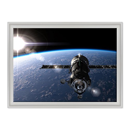 Bild auf Leinwand Canvas – Gerahmt – fertig zum Aufhängen – Platz – Nasa Satellite Dimensione: 50x70cm C - Colore Bianco Contemporaneo von ConKrea