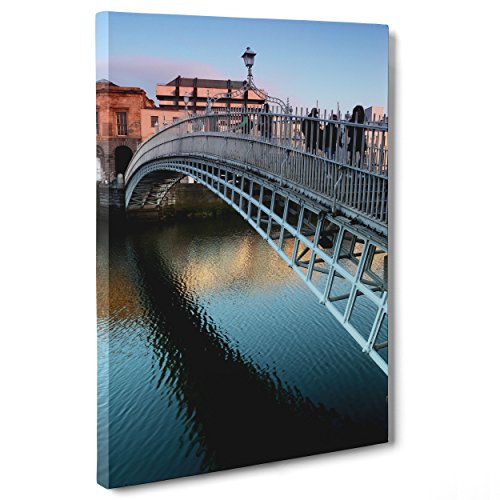 Bild auf Leinwand – gerahmt – fertig zum Aufhängen – Ha'penny Brücke Liffey River – Dublin – Irland – 50 x 70 cm – ohne Rahmen – (Code 1959) von ConKrea