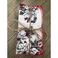Holly Und Poinsettia Weihnachten Wiederverwendbare Handtücher 20, 3 X cm 2-Lagiges Set Mit 12 Umweltfreundlichen Papierlosen Papiertüchern von ConsciousHomeComfort