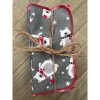 Winterbär Mit Schal Weihnachtliche Wiederverwendbare Handtücher 20, 3 X cm, 12-Lagige, Umweltfreundliche, Papierlose Papiertücher von ConsciousHomeComfort