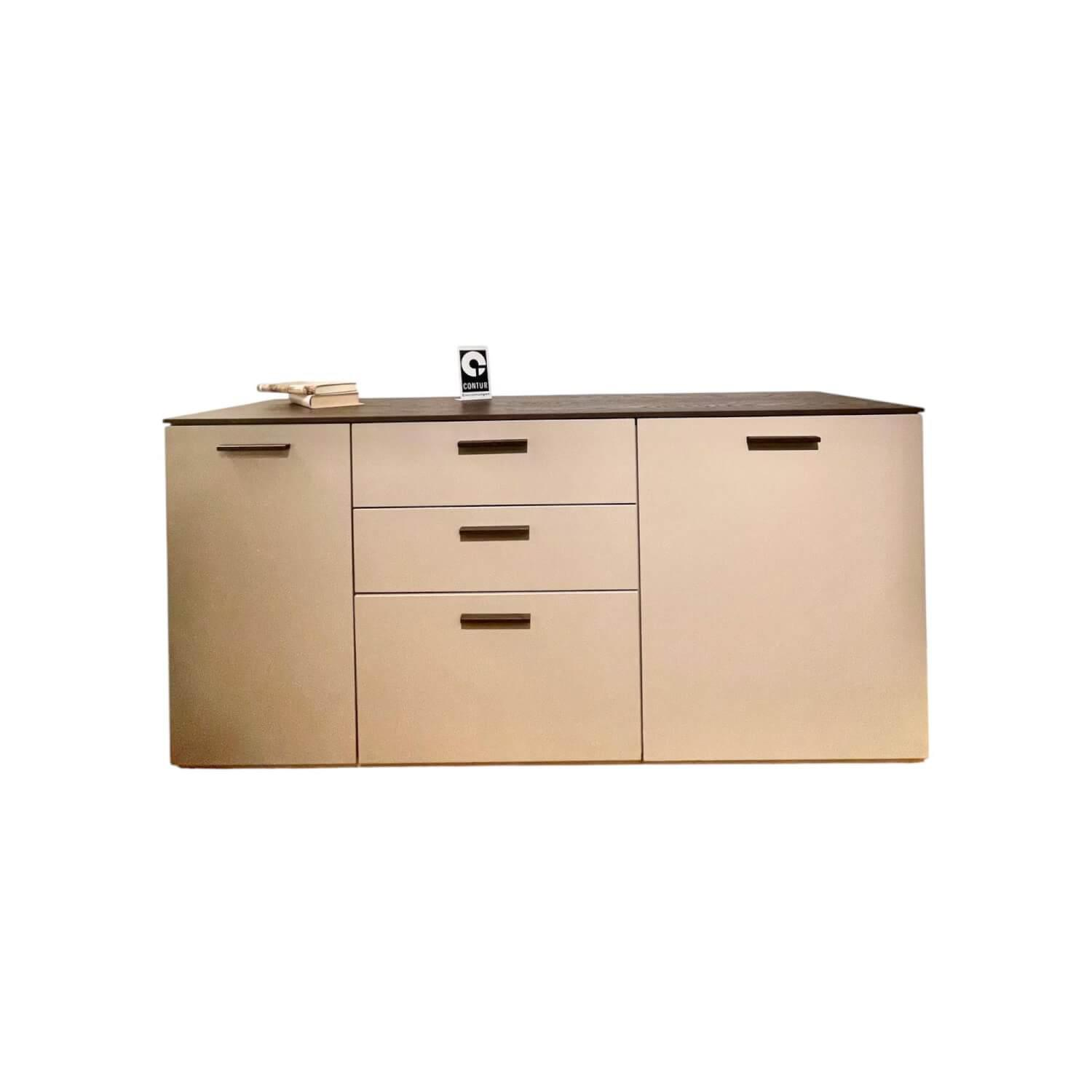 Kommode 3900 Block Lack Grau Abdeckplatte Wildeiche Dunkel von Contur