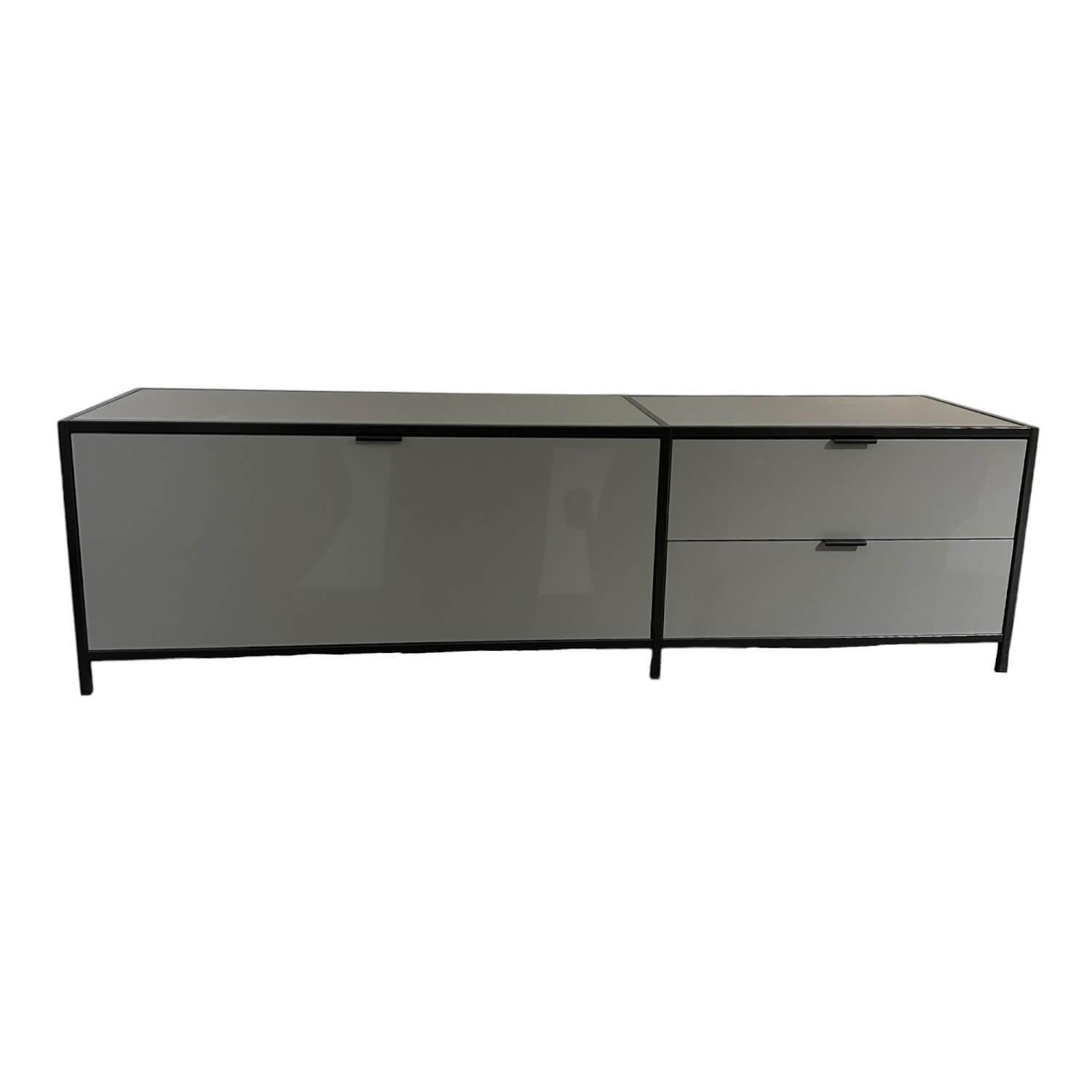 Sideboard MDF Grau Lackiert Rahmen Metall Schwarz Lackiert Mit Metallgriffen von Contur