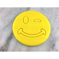 Winky Face Cookie Cutter Detailliert - Scharfe Kanten Schneller Versand Wählen Sie Ihre Eigene Größe von CookieCutterLady