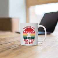 Überspringen Sie Nicht Bein-Tagesbecher Lustig Und Motivierend Tasse Für Fitness Additcs. Fitness-Geschenk Ihre Freunde Familie. Lustiges von CookieMonstaDesign