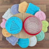 Benutzerdefinierter Keks-stempel Mr & Mrs Cake Personalisierter Hochzeitstag Keks Und Fondant Embosser Benutzerdefinierter Keks-stempel Mr & Mrs Cake Personalisierter Hochzeitstag Keks Und Fondant Embosser von CookieStampCreator