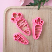 Niedlicher Karotten-Ausstecher, Tonschneider Niedlicher Karotten-Ausstecher, Tonschneider von CookiesNClay