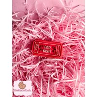 Date Night Cookie Stamp With Cutter, Date Debosser Cutter von CookiesSoMuch