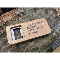 Ich Liebe Dich Mehr Das Ende Win Lustiges Handgemaltes Holz Flaschenöffner Zum 5. Jahrestag Für Männer Papa Ehemann Frau Freund Valentinstag von CoolKeyrings