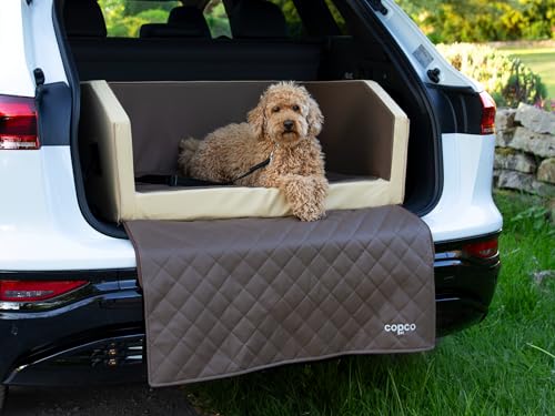 CopcoPet - Travel Bed Hundebett für Kofferraum 100x70x38cm Kunstleder - Kofferraumschutz Hund wasserabweisend & Kratzfest - Hundebett Auto rutschfest & robust mit Schutzdecke - Reisebett Hund Mocca von CopcoPet