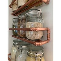 Handgefertigte Kupfer Küchenregale Mit Gläsern Aufbewahrung Von Gewürzen Und Trockenwaren Handgefertigte Kupfer Küchenregale Mit Gläsern Aufbewahrung Von Gewürzen Und Trockenwaren von CopperConstructions