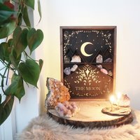 Coppermoon Beleuchtetes Tarot-Kartenregal Aus Holz von CopperMoonBoutique