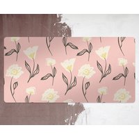 Filigrane Blumen Schreibtischunterlage, Rosa Tastaturmatte, Weißer Schreibtischschutz, Pflanzen Pvc Matte, Büro Schreibtischmatte, Kinderzimmer Dekor von CoralHorizon