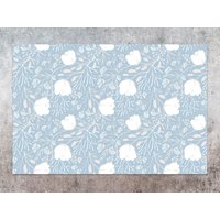 Weiße Zarte Blumen Vinyl Bodenmatte, Blauer Vinylteppich, Grauer Linoleumteppich, Küchenmatte, Küchendeko, Komfortmatte von CoralHorizon