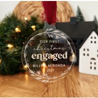 Erstes Weihnachten Verlobt Ornament/Andenken Personalisierte Weihnachtsverzierung von CoriBlackWolfCo
