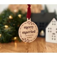 Merry & Married Ornament/Andenken Personalisierte Weihnachtsdekoration von CoriBlackWolfCo