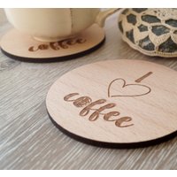 4Er Set Holzachterbahnen, Ich Liebe Kaffee Runde Rustikale Untersetzer, Gravierte Tasse Holz Jahrestag Geschenk-Idee von CorkCountryCottage