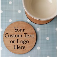 Holzachterbahnen Personalisierte Massivem Holz Untersetzer Laser Gravierte Runde Hölzerne 4Er Set Pc von CorkCountryCottage