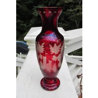 Boho Glass - Rubinglas Vase Mit Schloss Und Kranich Design Antik von Cornerof4thandMain