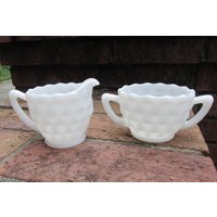 Milchkännchen Mit Sahne Und Zucker Im Milchglasblockmuster - Vintage von Cornerof4thandMain