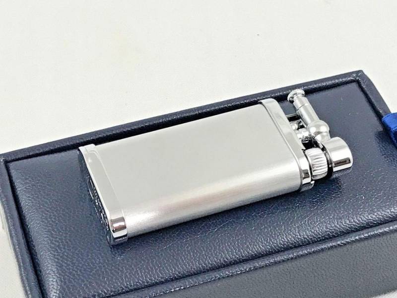 Corona Feuerzeug Chrome Chrome Gebürstet Old Boy Klassiker IM Corona schräge Flamme von Corona