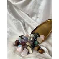 Mystery Crystal Box With Tumble Stones - Energy Healing Set Mit Trommelsteinen Überraschungspaket Voller Einzigartiger Edelsteine von CosmicCrystalHaven