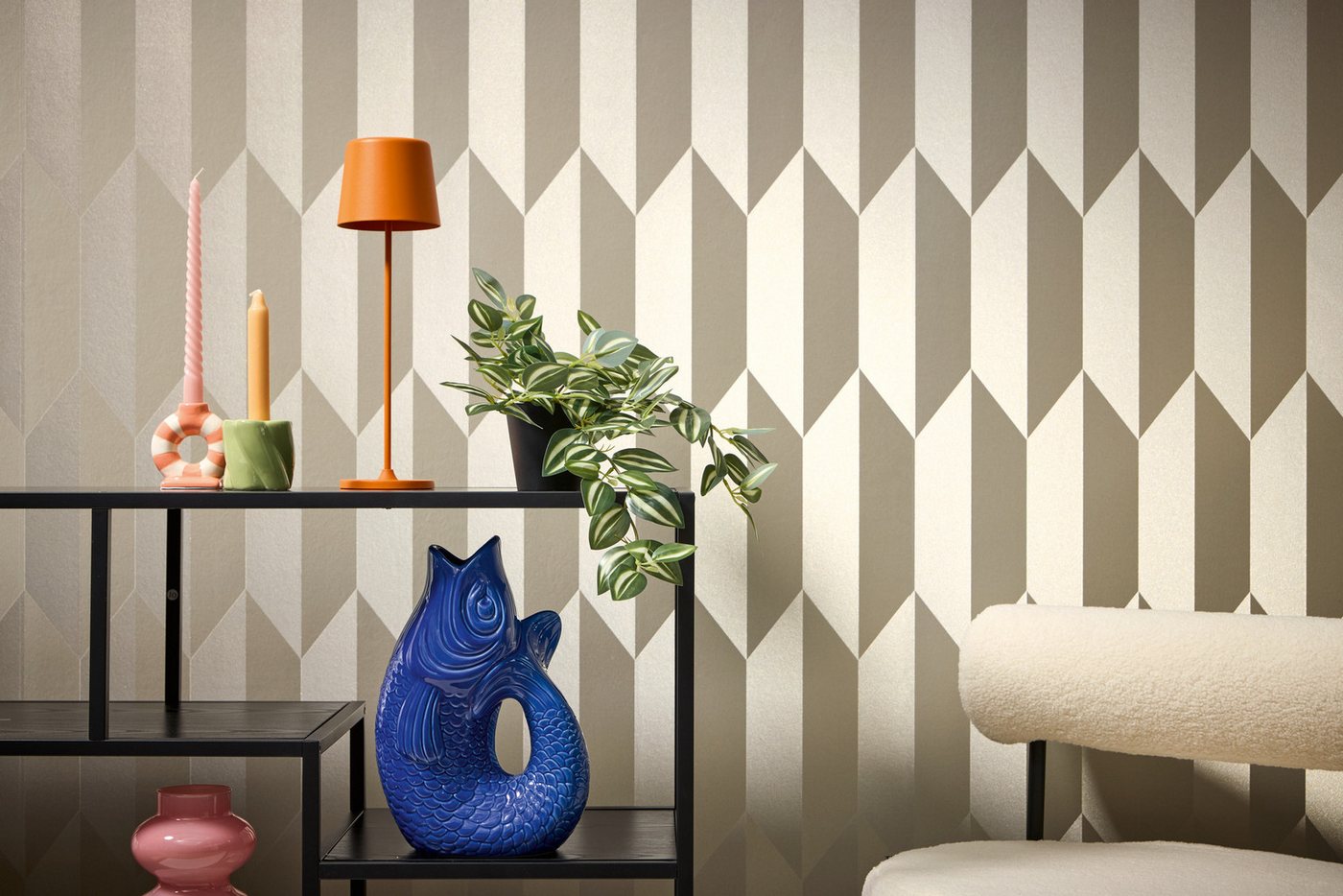 CosmoLiving by Cosmopolitan Vliestapete Graphic Groove-Playful Tapete, strukturiert, glänzend, (1 St), Geometrisches Design mit modernem 3D-Effekt von CosmoLiving by Cosmopolitan