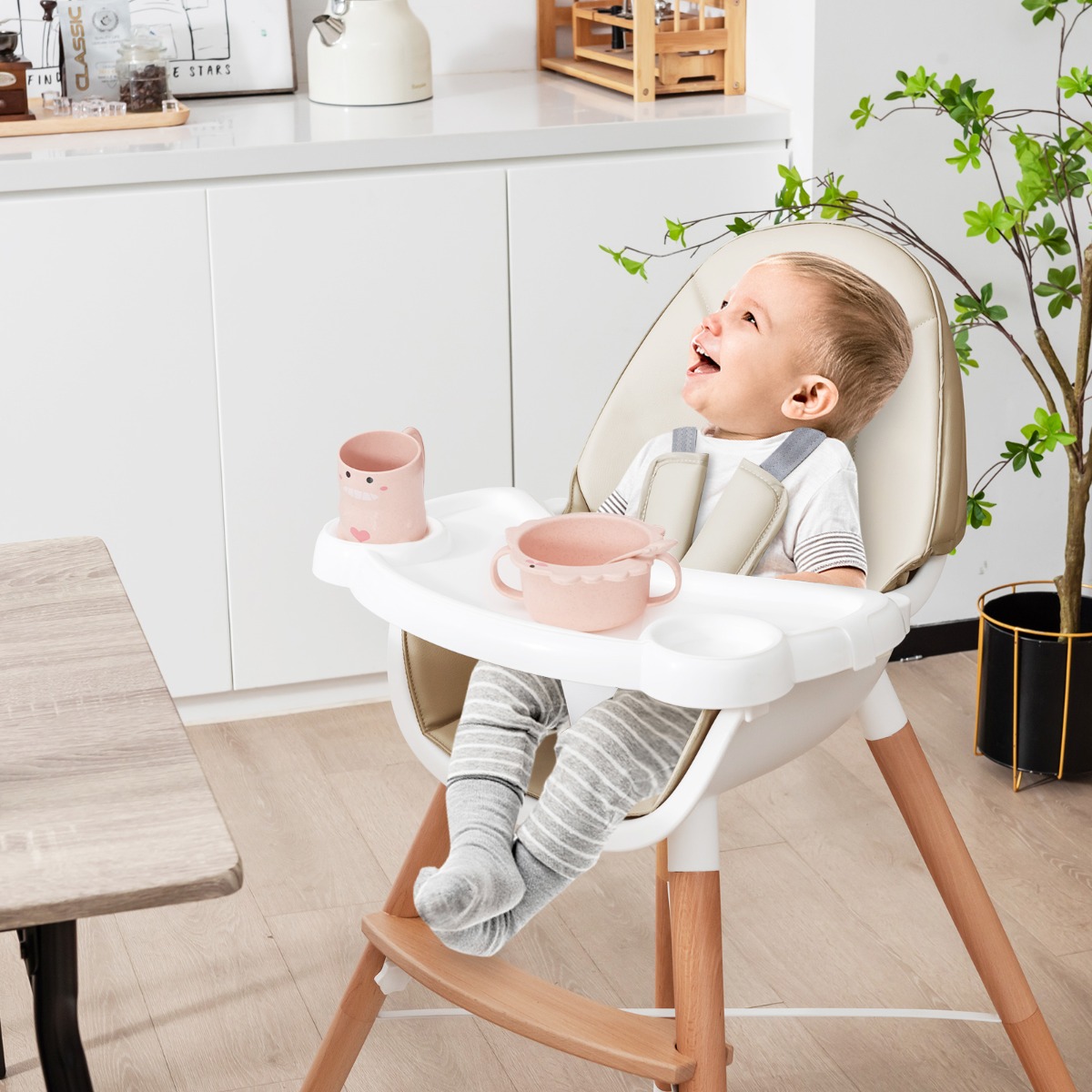 2 in 1 Babyhochstuhl aus Buchenholz mit 5-Punkt-Sicherheitsgurt & Doppeltablett Beige von Costway