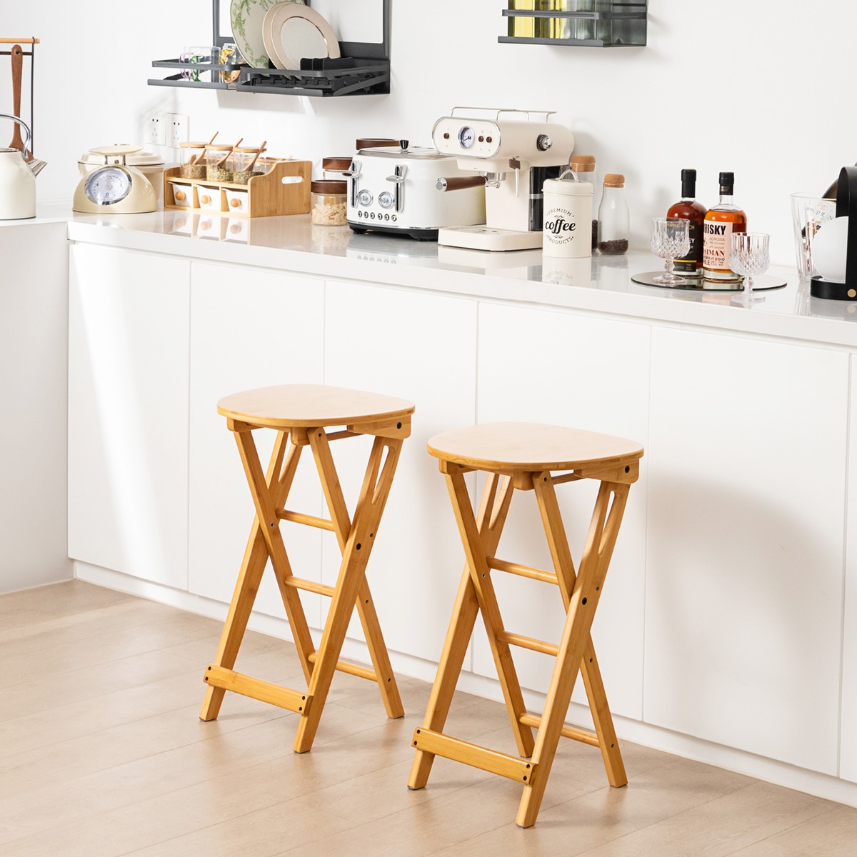 2er Set Klappbarer Barhocker aus Bambus mit Fußstütze Sitzhöhe 61 cm Natur von Costway