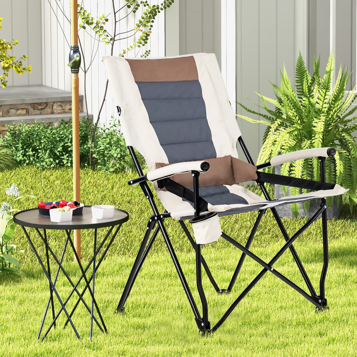 Camping-Klappstuhl Gepolsterter Gartenstuhl mit Getränkehalter 63 x 72 x 102 cm Braun + Weiß von Costway