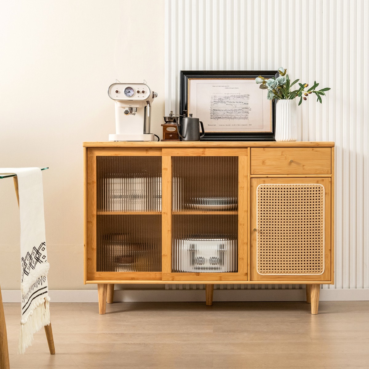 Moderner Buffetschrank mit Schiebetüren aus Gehärtetem Glas Rattan Boho Sideboard von Costway