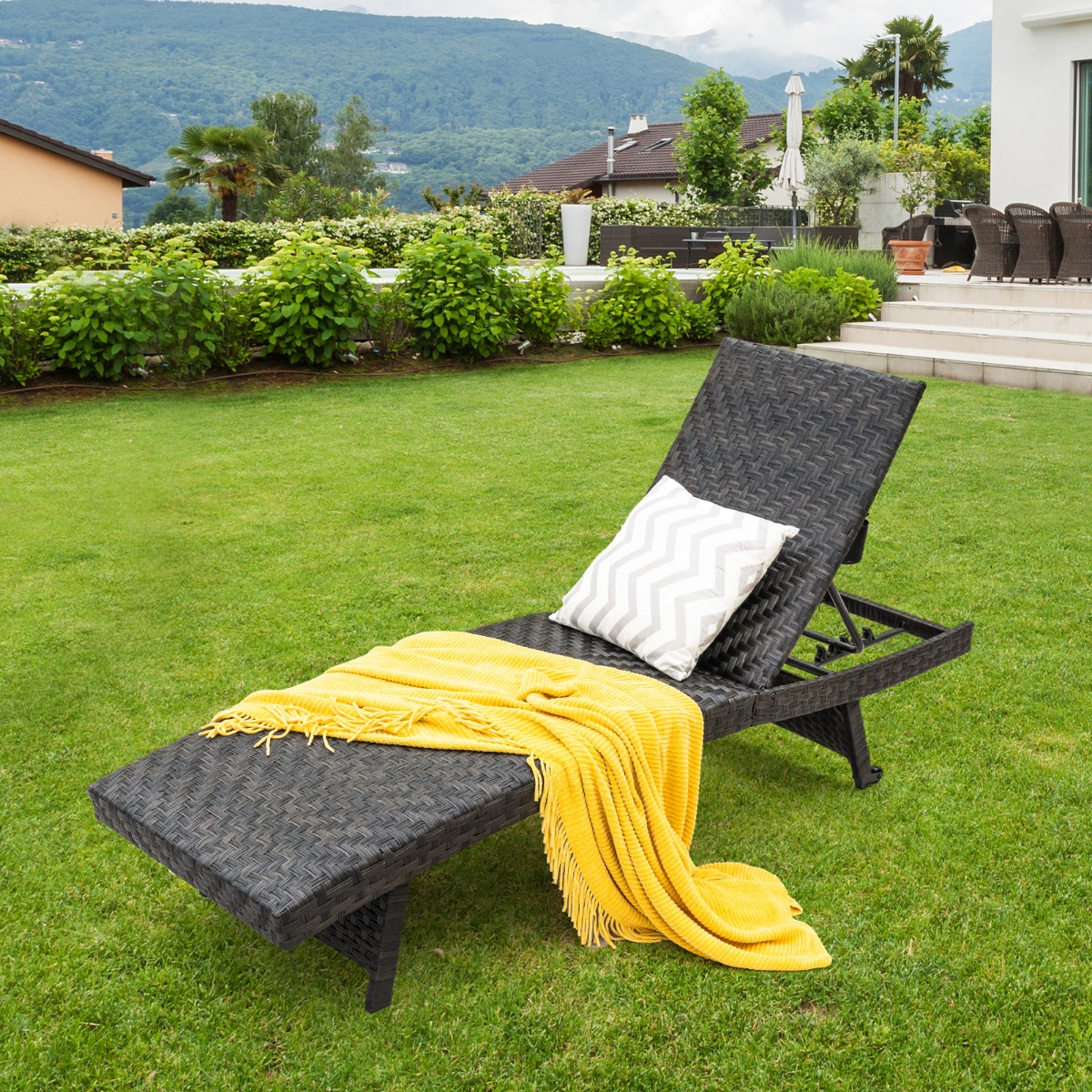 Terrassen-Liegestuhl Rattan-Liegestuhl mit 5-stufig verstellbarer Rückenlehne 195 x 61 x 38-97 cm Mix Braun von Costway
