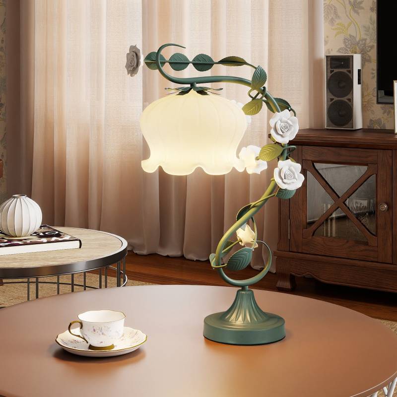 Vintage Nachttischlampe mit Maiglöckchen-Glasschirm & 6 Keramikrosen & Metallblätter Retro Tischlampe Vintage Nachttischlampe mit Maiglöckchen-Glasschirm & 6 Keramikrosen & Metallblätter Retro Tischlampe von Costway