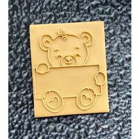 Babybär Hält Eine Plakette Debosser Stempel. Neuer Baby Fondant Icing Decorao von CosyBloomShapeNStamp