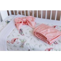 Babybettwäsche 4-Teiliges Set Coming Home Decke, Bettlaken, Kissen, Schleife Umschlag Neugeborene Tropenwelt Quilt Tukan Flamingo Luxus Krippe von CosyTextile