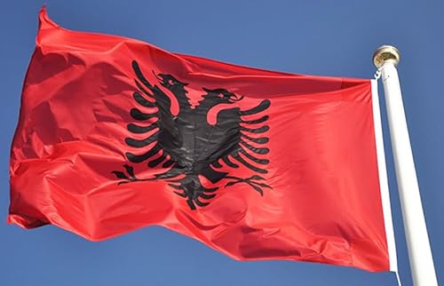 Cosymate Albanien-Fahne 90x150cm Albanien Flagge - Nationalflagge mit Messing-Ösen - Strapazierfähige Fahne für Fahnenmast - 100% Polyester von Cosymate