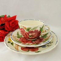 Gibsons Potters "Nova Fleur" Solian Ware-Tee-Tasse, Untertasse & Salatteller-Teller-Trio-Set." Gibsons Potters "Nova Fleur" Solian Ware-Tee-Tasse, Untertasse & Salatteller-Teller-Trio-Set." von CottageChicCanada