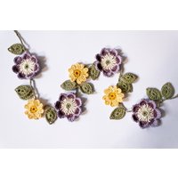 Gehäkelte Primrose Aurikel Blumen Mit Blättern Wandbehang Natur Dekoration Frühling Sommer Girlande Ostern/Muttertag Geschenk von WildflowerCrochetUK