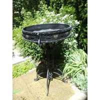 Antik Eisen Blumenständer Historismus Pflanzenständer Eisenständer Gartendeko Schmiedeeisen Brocante Herz Jardiniere Landhaus Cottage von CottageFurnitures