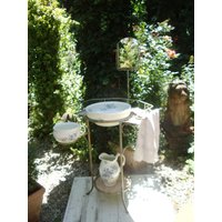 Vintage Waschtisch Waschtischständer Blumenständer Pflanzenständer Gartendeko Metallständer Spiegel Gästezimmer Landhaus Cottage von CottageFurnitures