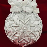 Diy Kit Qk-86 Weiß/Metallic Silber Poinsettia Ribbon Diy Quilted Ornament Kit, 3", 3.5" Oder 4" von CottageOrnaments