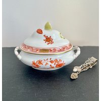 Herend Porzellan Kleine Terrine/ Zuckerdose . Antike Silber | 835 Zuckerzange. Set Wird in Einer Schönen Box Geliefert. Ideen Präsentieren Herend Porzellan Kleine Terrine/ Zuckerdose . Antike Silber | 835 Zuckerzange. Set Wird in Einer Schönen Box Geliefert. Ideen Präsentieren von CottageVintageVienna