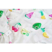 Aquarell Obst Bambus Musselin Baby Swaddle Decke von CottonLoom