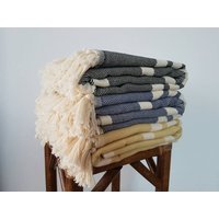 Gewebte Streifen Chevron Decke - Weiche Sommer Picknick Senf Schwarz Denim Blau 100 % Baumwolle Bettwäsche Mit Fransen Gewebte Streifen Chevron Decke - Weiche Sommer Picknick Senf Schwarz Denim Blau 100 % Baumwolle Bettwäsche Mit Fransen von CottonMood