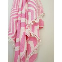 Rosa Chevron Fouta Handtuch - Weiche Stranddecke Stonewashed Baumwolltuch Zick Zack Wurf Natürliche Swaddle Decke Boho Girls Geschenk Der Liebe von CottonMood