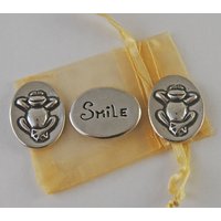 3Er Set Frosch Lächeln Inspiration Coins Mit Organza Beutel 3Er Set Frosch Lächeln Inspiration Coins Mit Organza Beutel von CourageInStone